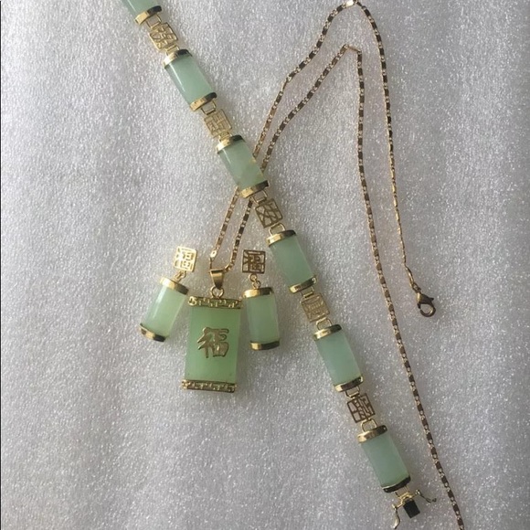 Natural Green Jade 18KGP Fortune Pendant Necklace Drop Earring Bracelet set 福# - Picture 8 of 10